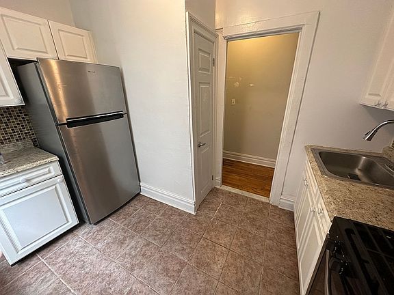 4th image of 32-48 30th St #3B