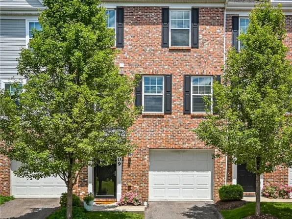 209 Faulk Dr, Warrendale, PA 15086