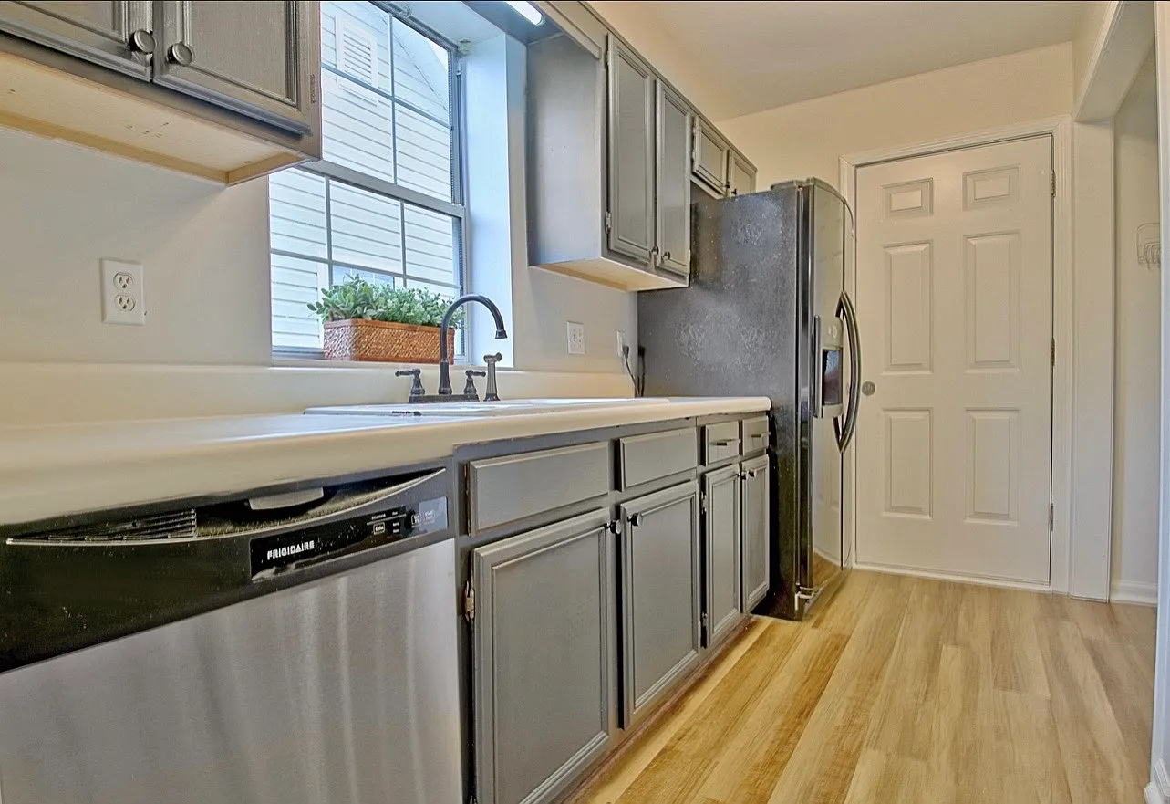 148 S Fairfield Dr — Photo 3