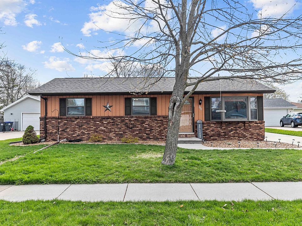 2212 Henry St, Neenah, WI 54956 Zillow