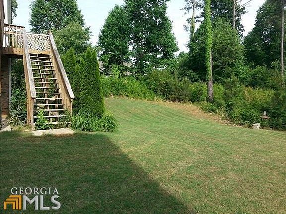 4th image of 207 Wooded Glen Ln