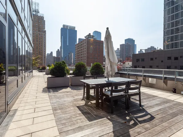 247 West 46th Street image 11 of 15