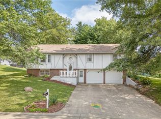1041 Debbie Ln, Maryville, MO 64468