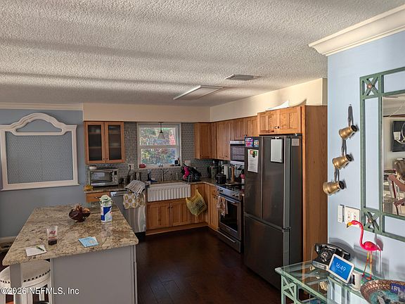 4th image of 215 SPORTSMAN Drive