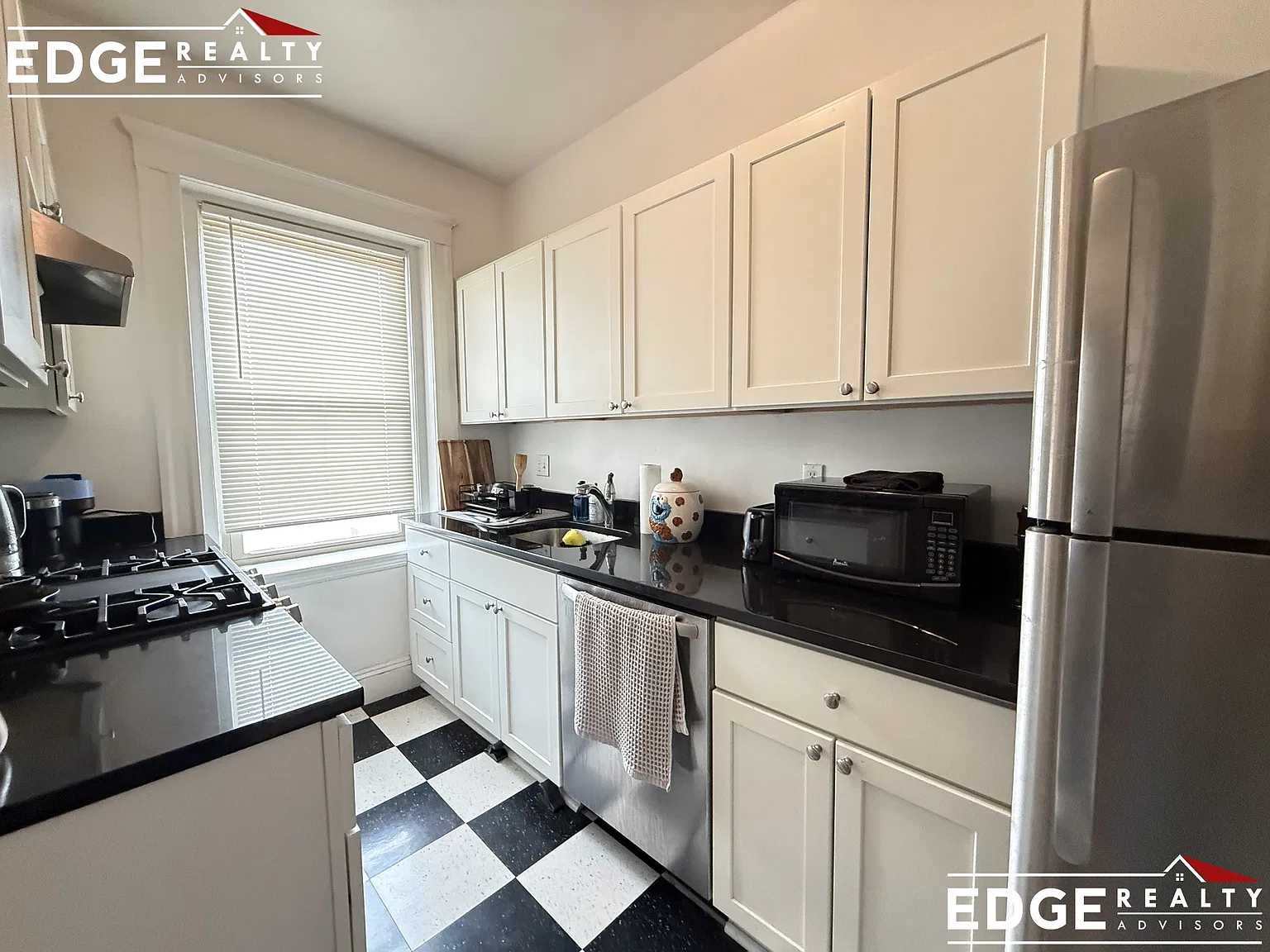 2 bed, 800 sqft, $3,200 — Photo 3