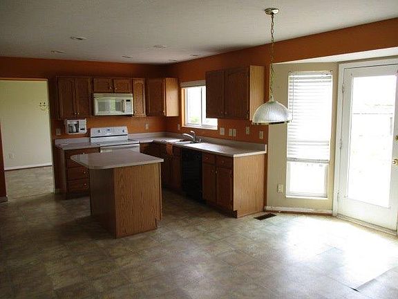5th image of 1974 Peach Blossom Ln