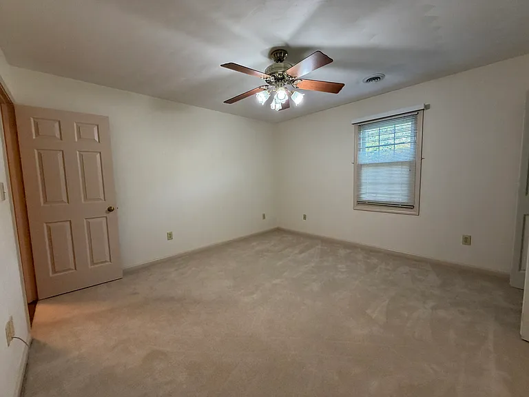 5206 Meadow Creek Dr — Photo 7