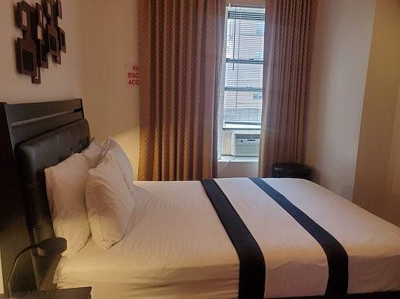 1st image of 450 Rhode Island St #1B
