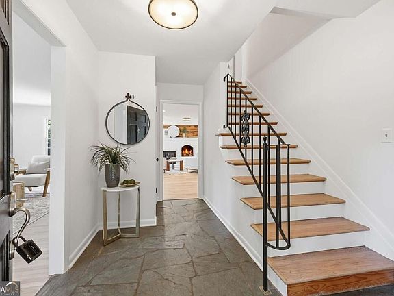5th image of 120 Maple Ln