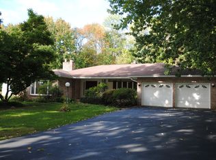 25 Esternay Ln, Pittsford, NY 14534