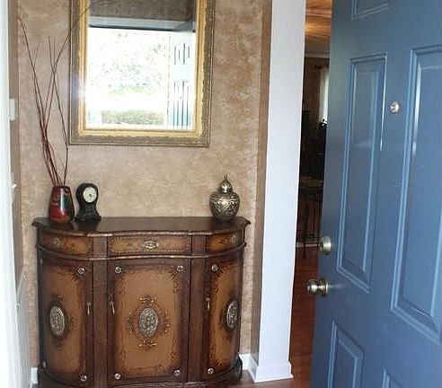 Spacious Entryway Welcomes you Home! 