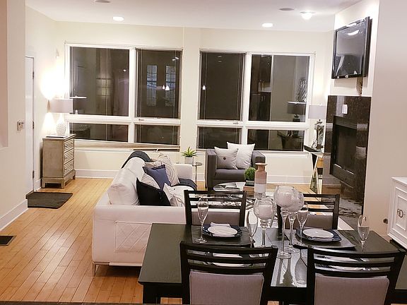 3rd image of 1620 W Augusta Blvd #1W