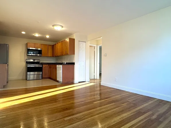 38 Carey Ave APT 5, Watertown, MA 02472