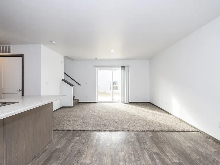 Split Rock Village Apartments & Townhomes — Photo 37