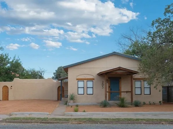 205 W Lincoln St, Marfa, TX 79843