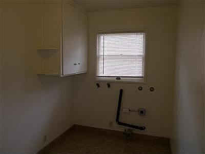 4th image of 20 N Oak Ave