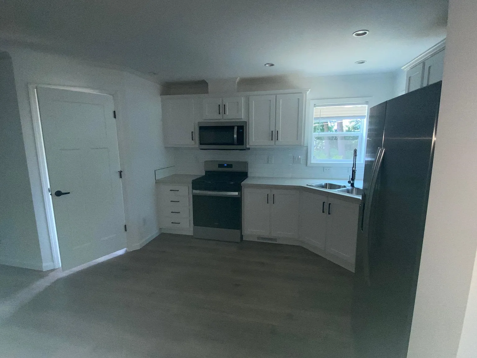 2 bed, 2.0 bath, 960 sqft, $2,500 — Photo 3