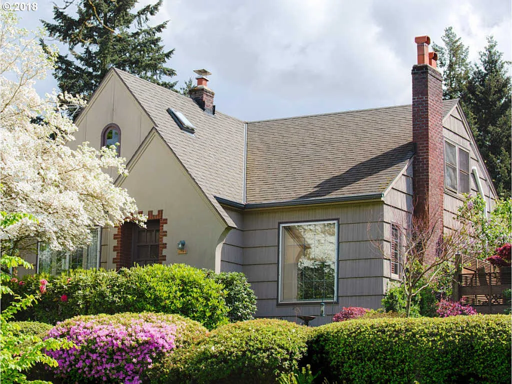 2716 NE Ainsworth St photo 1