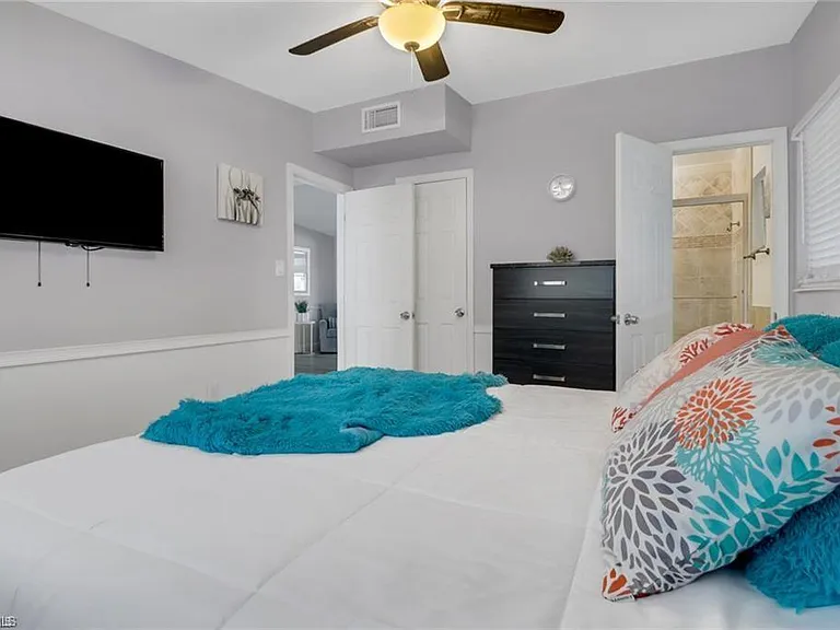 2047 Harbor Ln — Photo 14
