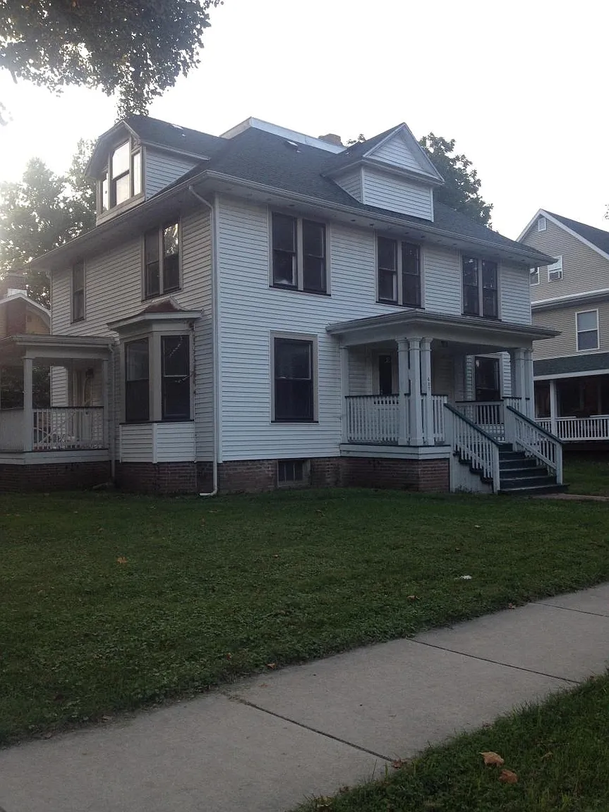407 S New St APT 1 photo 1