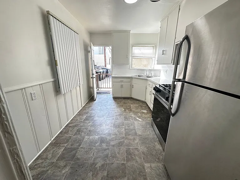 1049 Allen Ave #AVE;-1051 — Photo 4