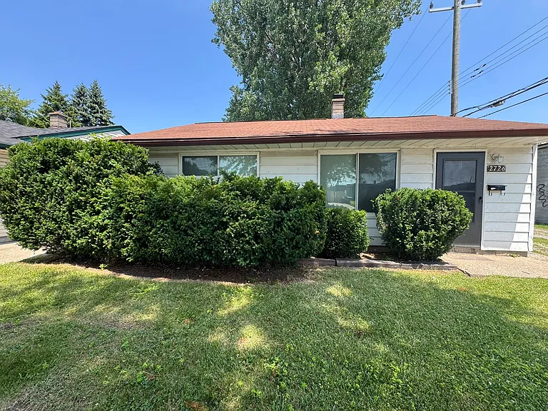 2726 Margaret St — Photo 1