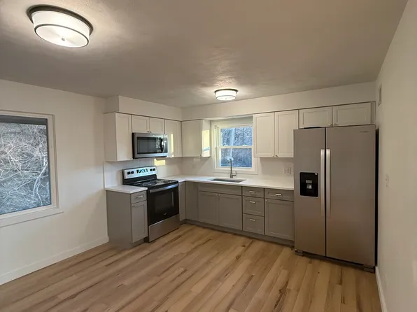 730 E Shore Dr APT 2, Pekin, IL 61554