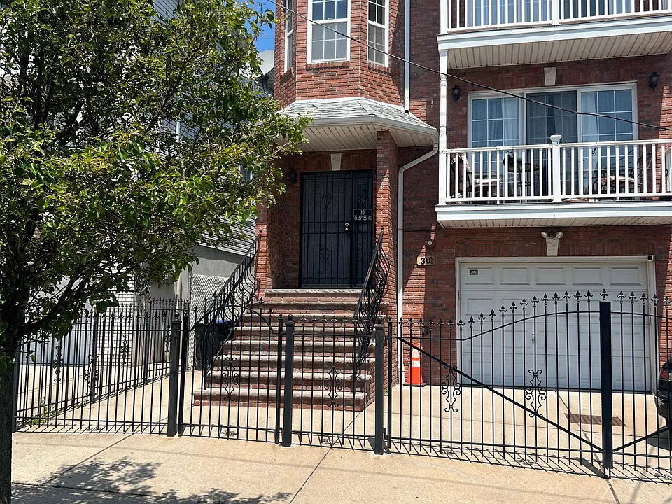 30 Gillette Pl #1