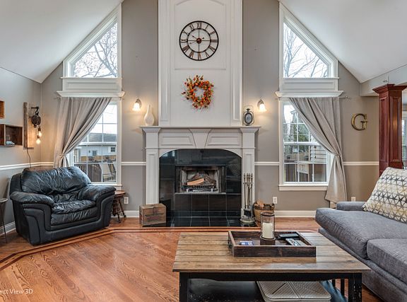 4th image of 1028 Linda Ln