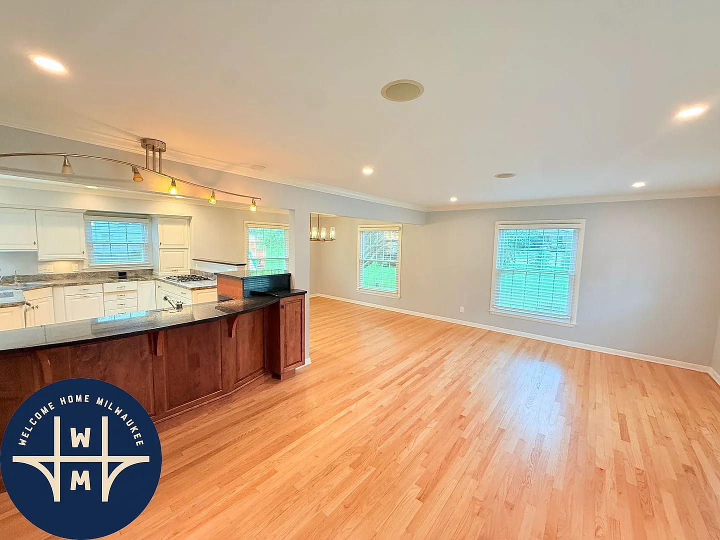 5 bed, 3.0 bath, 2714 sqft, $4,198 — Photo 4