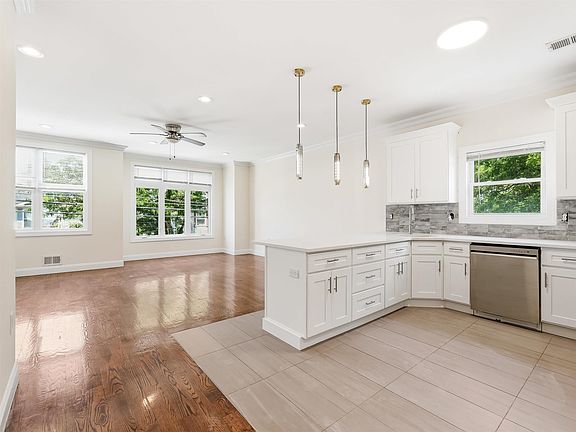 2nd image of 366 Whiton St #1