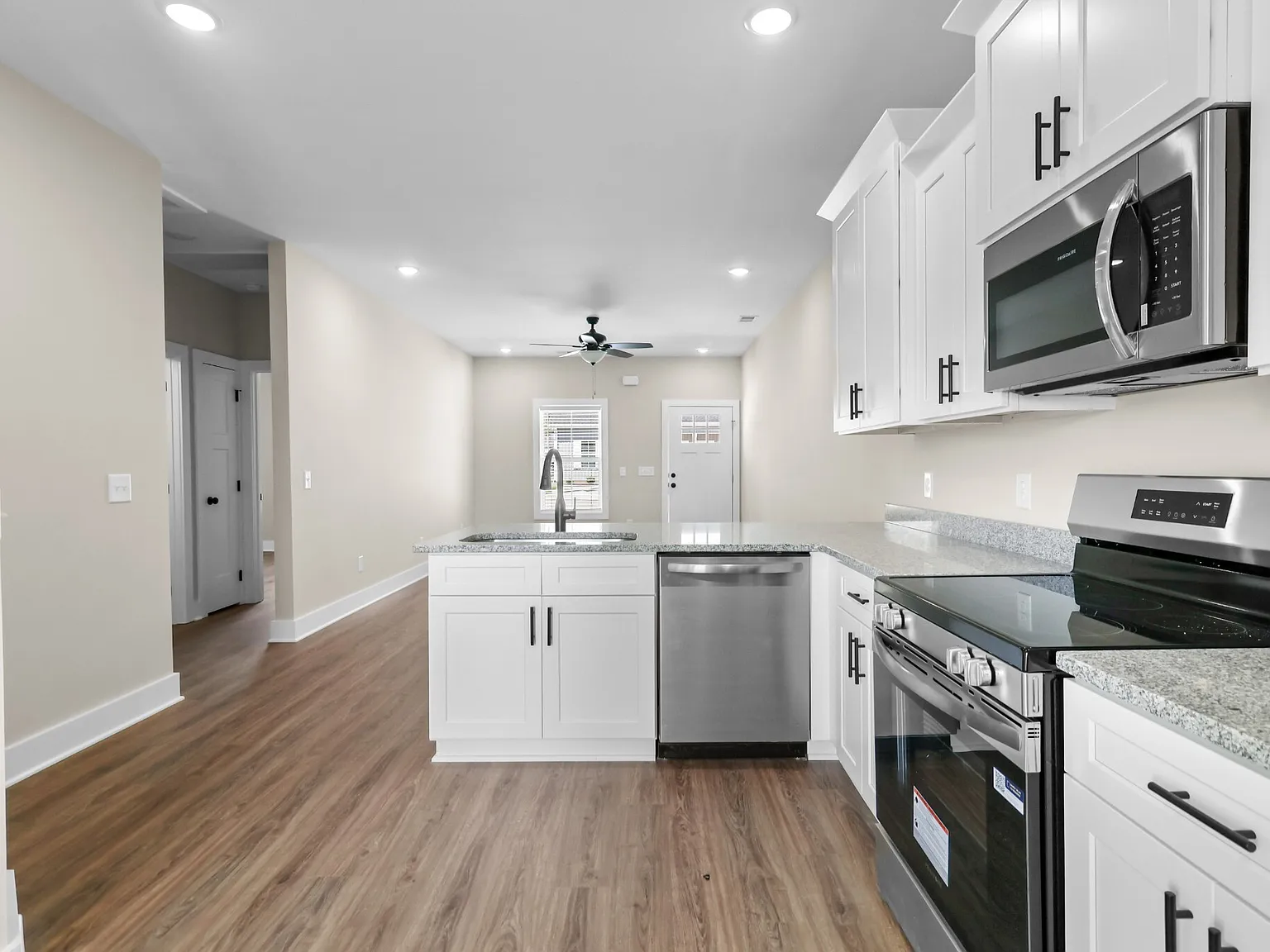 1003 Oak St — Photo 4