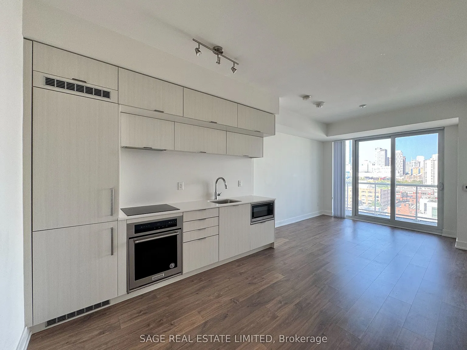 2 bed, $2,800 — Photo 1