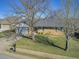 3000 Loris Ln, Bartlesville, OK 74006