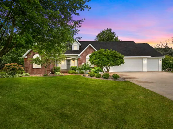 8045 Saquaro Ct, Neenah, WI 54956