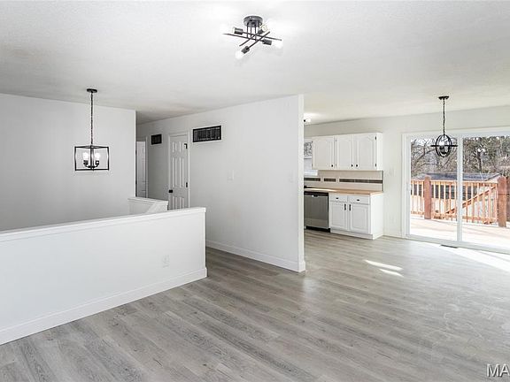 3rd image of 3110 Carron Rd