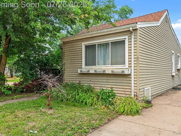 807 E Forteen Mile Rd, Birmingham, MI 48009