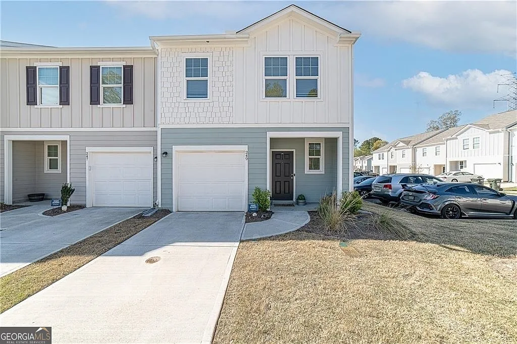 3 bed, 2.5 bath, 1420 sqft, $1,599 — Photo 1