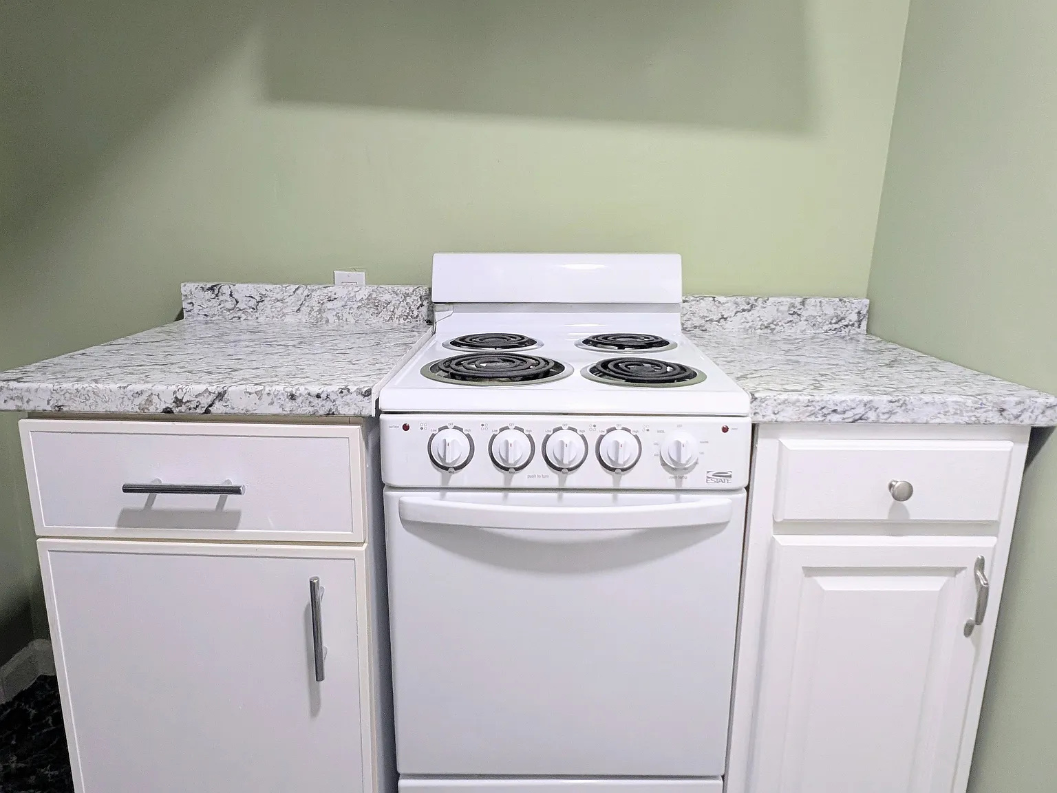 Studio, 400 sqft, $1,400 — Photo 2