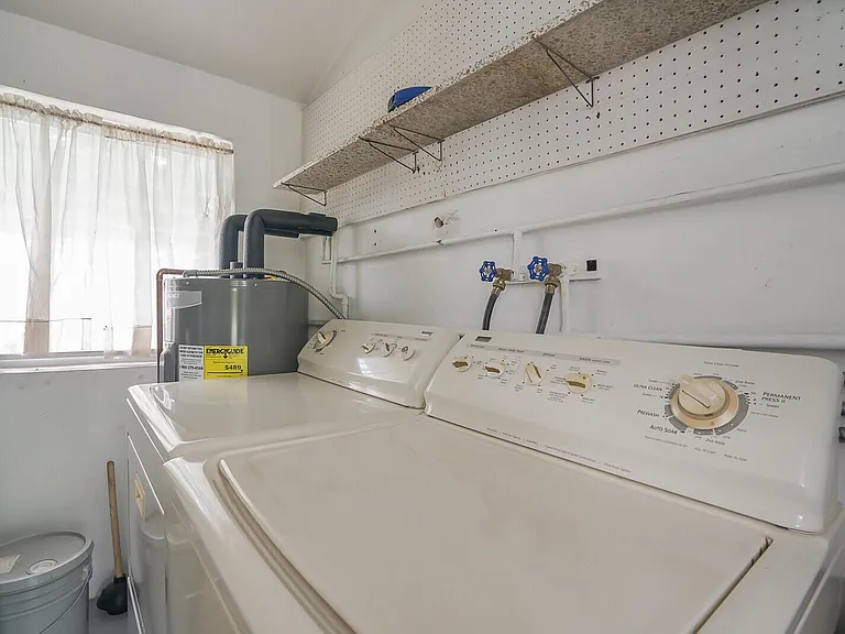 3410 Poinsettia Ave — Photo 15
