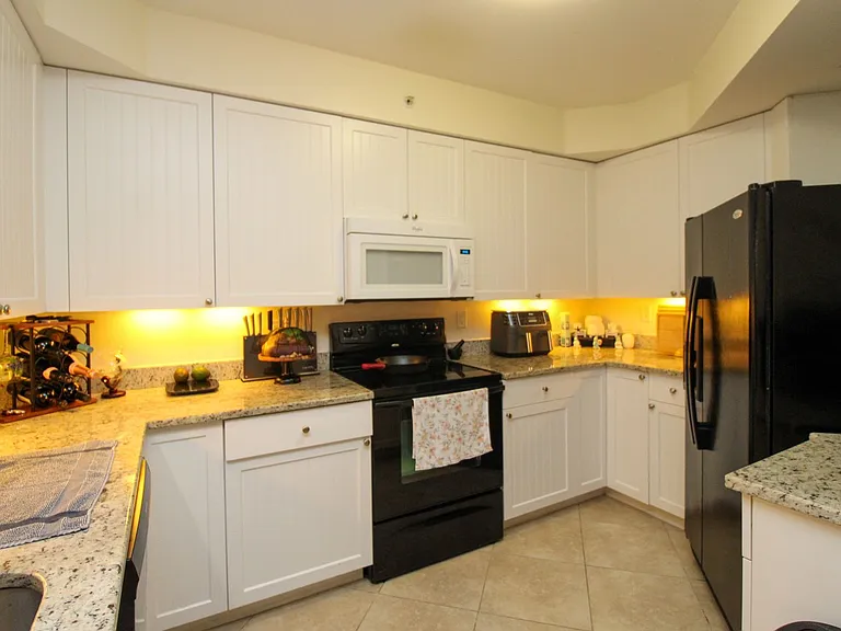 1100 Pine Ridge Rd #B-301 — Photo 24