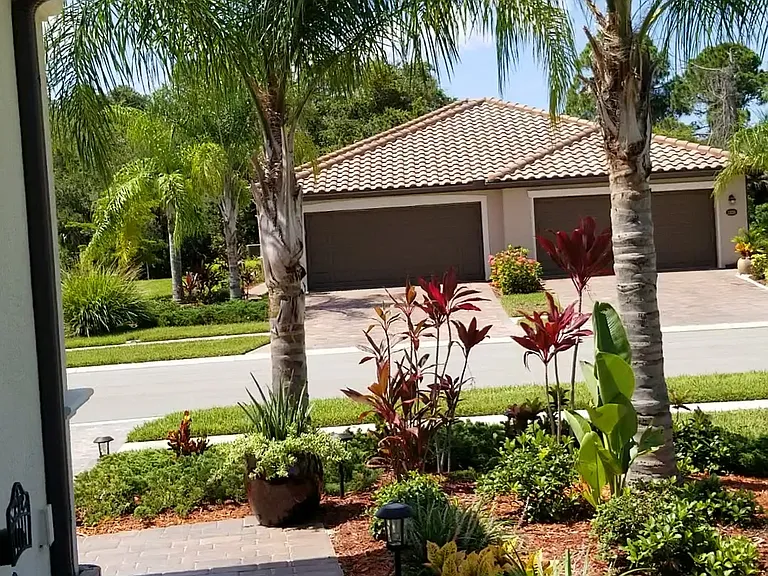 Landscape /Yard are maintenance free
