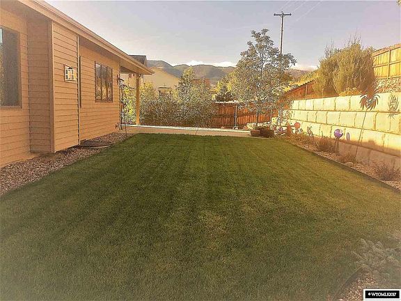 2nd image of 3540 Vista Royale