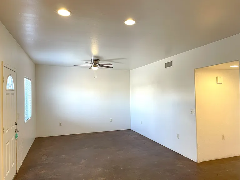 1307 W Saint Clair St #2 — Photo 15