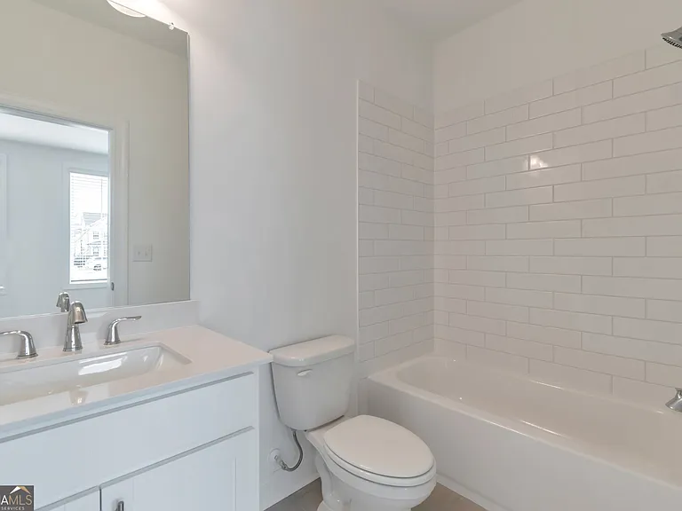1140 Larkin Dr — Photo 4