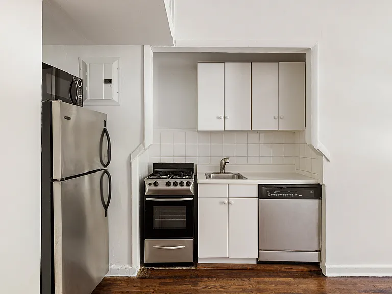 151 E 20th St #2C — Photo 5