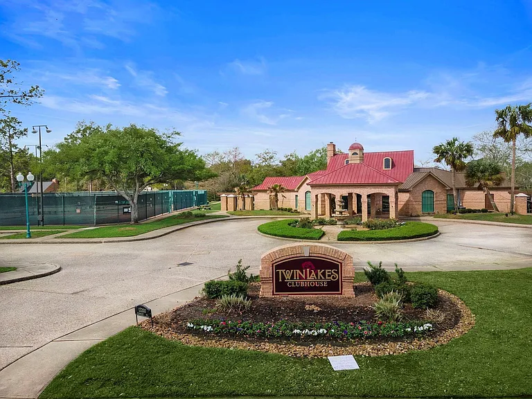 5222 Summer Snow Dr — Photo 43