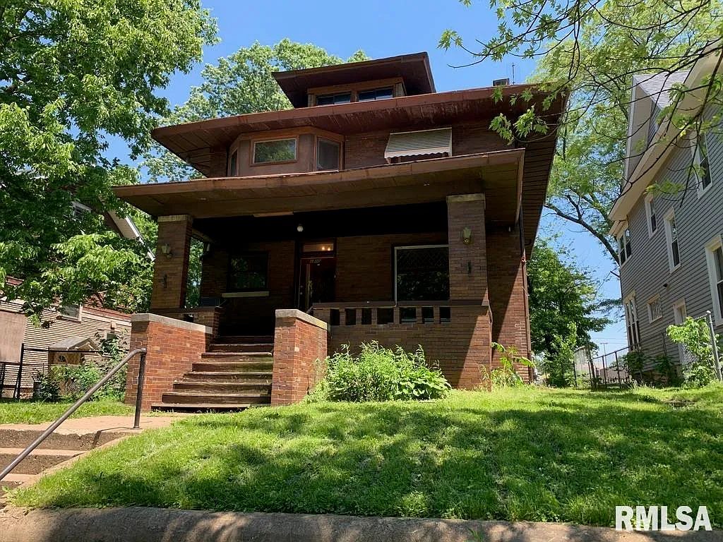 1800 N Linn St photo 1