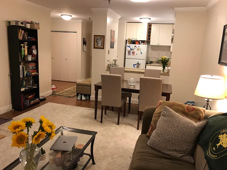 51 Schuyler Ave #4G — Photo 2