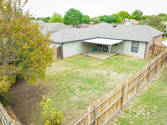5th image of 2205 Orchard Trl